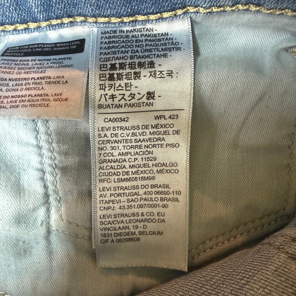 Levis Jeans Womens 33‎ Blue 311 Shaping Skinny Light Wash Stretch Measures 36x29 - Picture 8 of 16